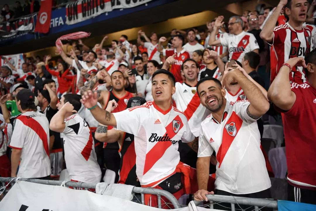 米兰体育网站入口-包含河床新星爆发，挑战阿尔艾因防线坚固的词条