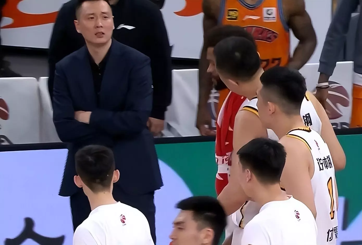 上海队在CBA季后赛中打出逆转，被誉为教练席炸锅的简单介绍