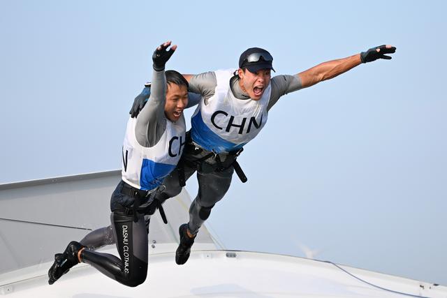 米兰体育注册-运动员精湛技艺吸引众人驻足