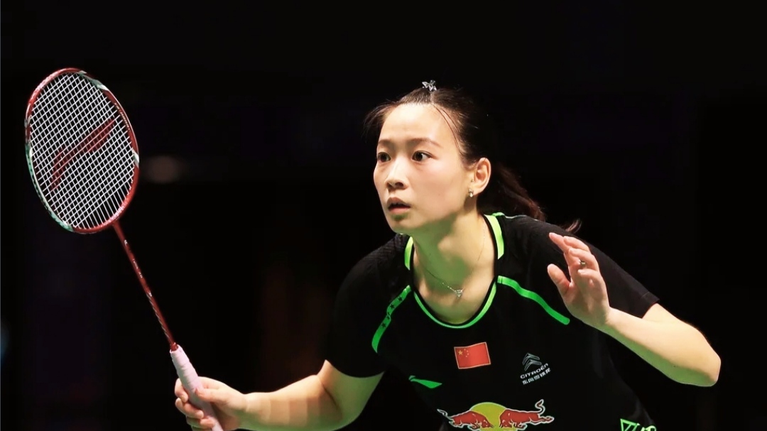 运动员精湛技艺吸引众人驻足 运动员精湛技艺吸引众人驻足