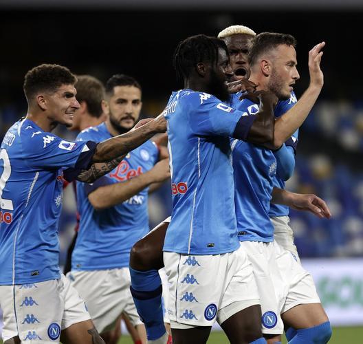 那不勒斯击败帕尔马,主场获胜 那不勒斯击败帕尔马,主场获胜