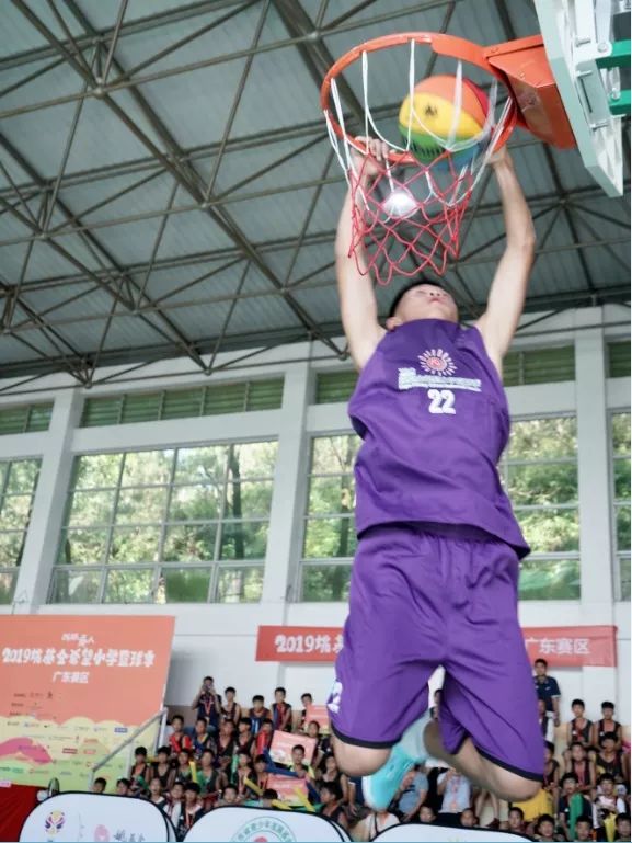 米兰体育官网登录网址-广东足球队在全国女子联赛上领先一步