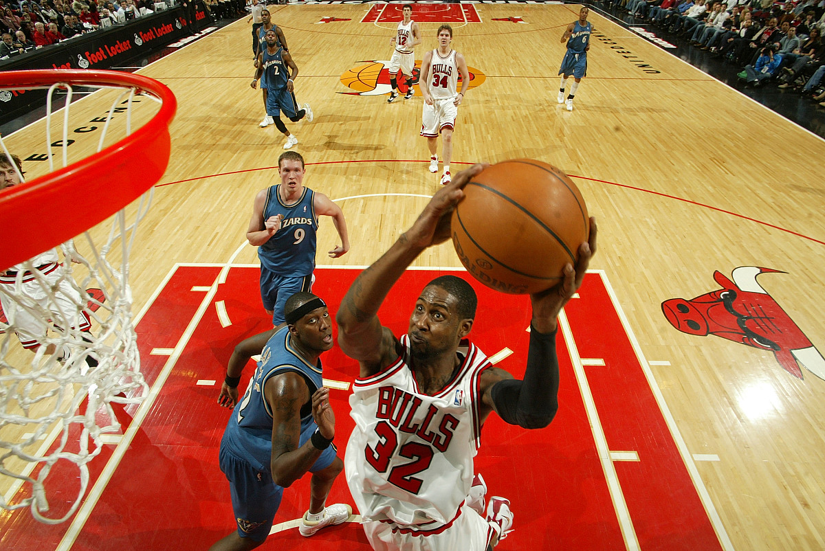 米兰体育网址-包含比赛上演激烈裂变,双方队员发挥出色角逐胜负的词条