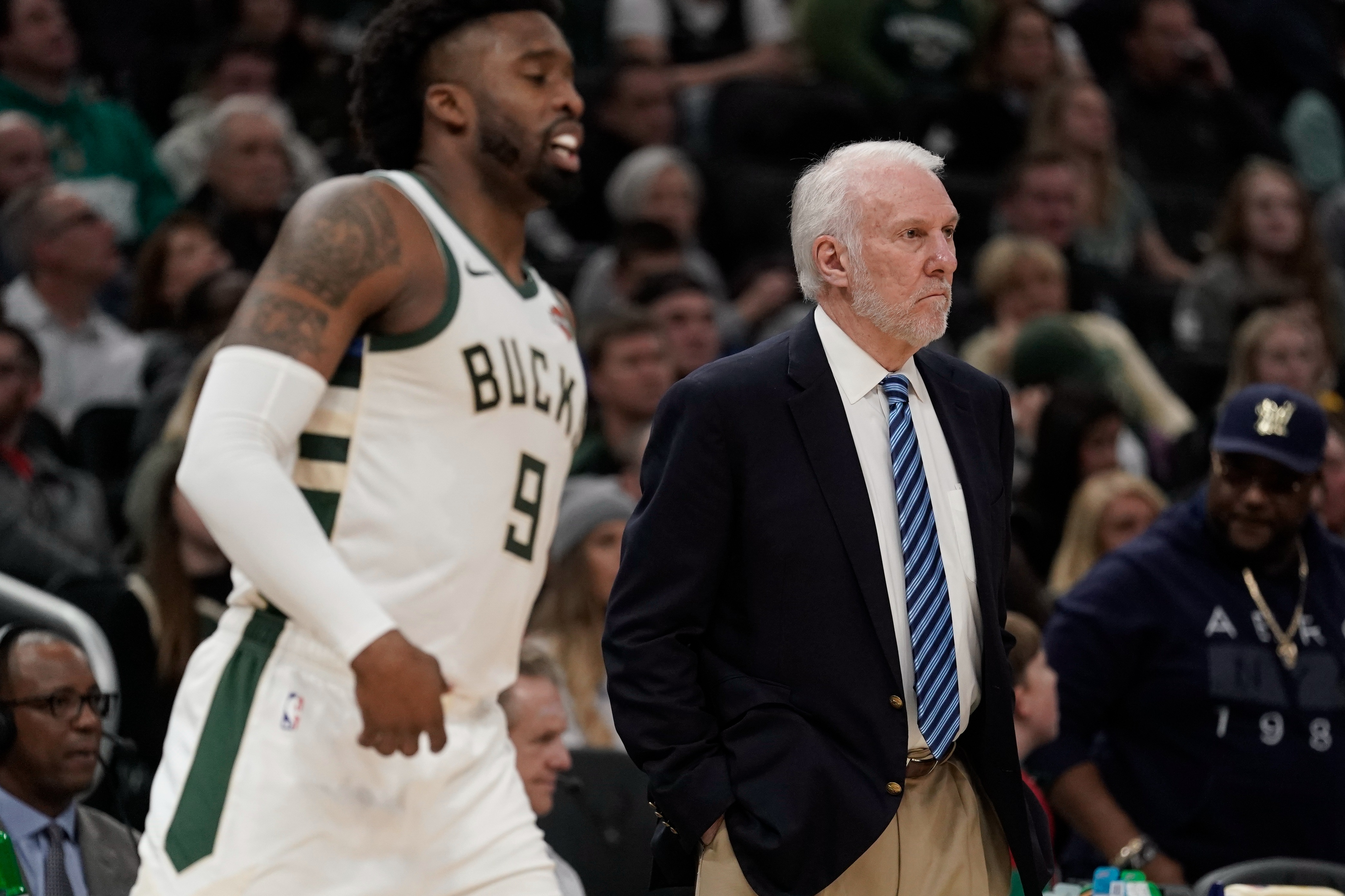 雄鹿主场击败马刺，继续领跑东部