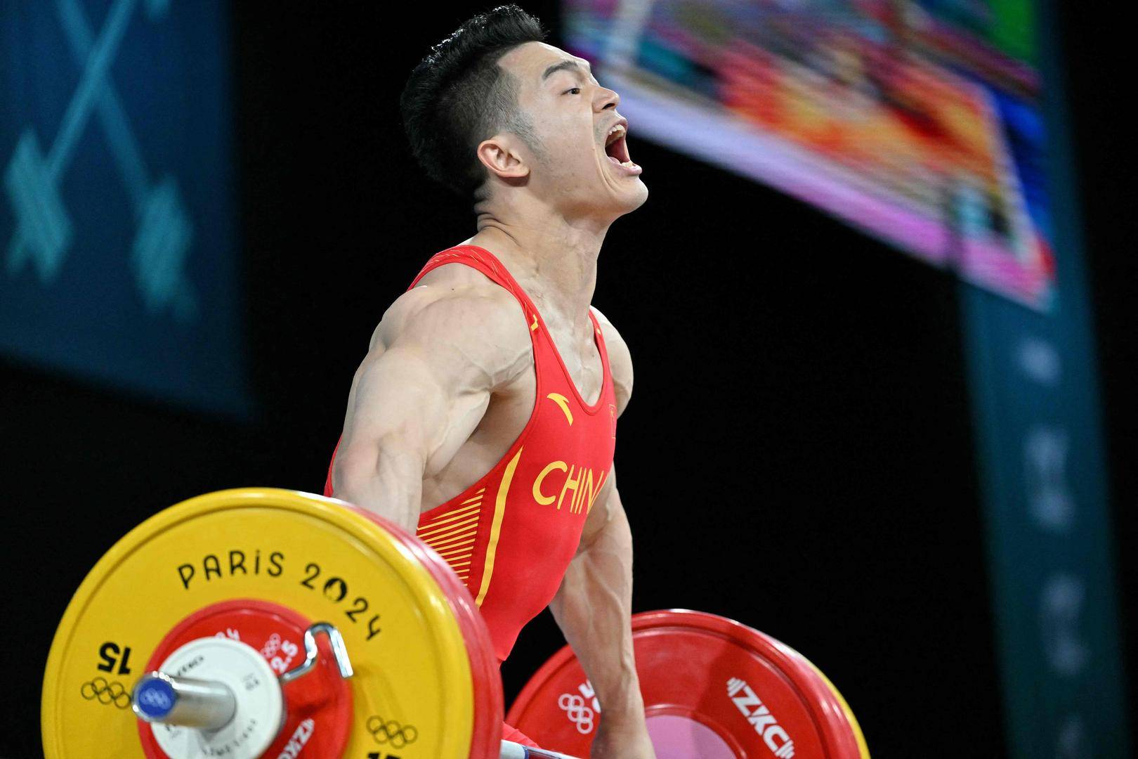 运动员在赛场上奋勇争先取得胜利 运动员在赛场上奋勇争先取得胜利