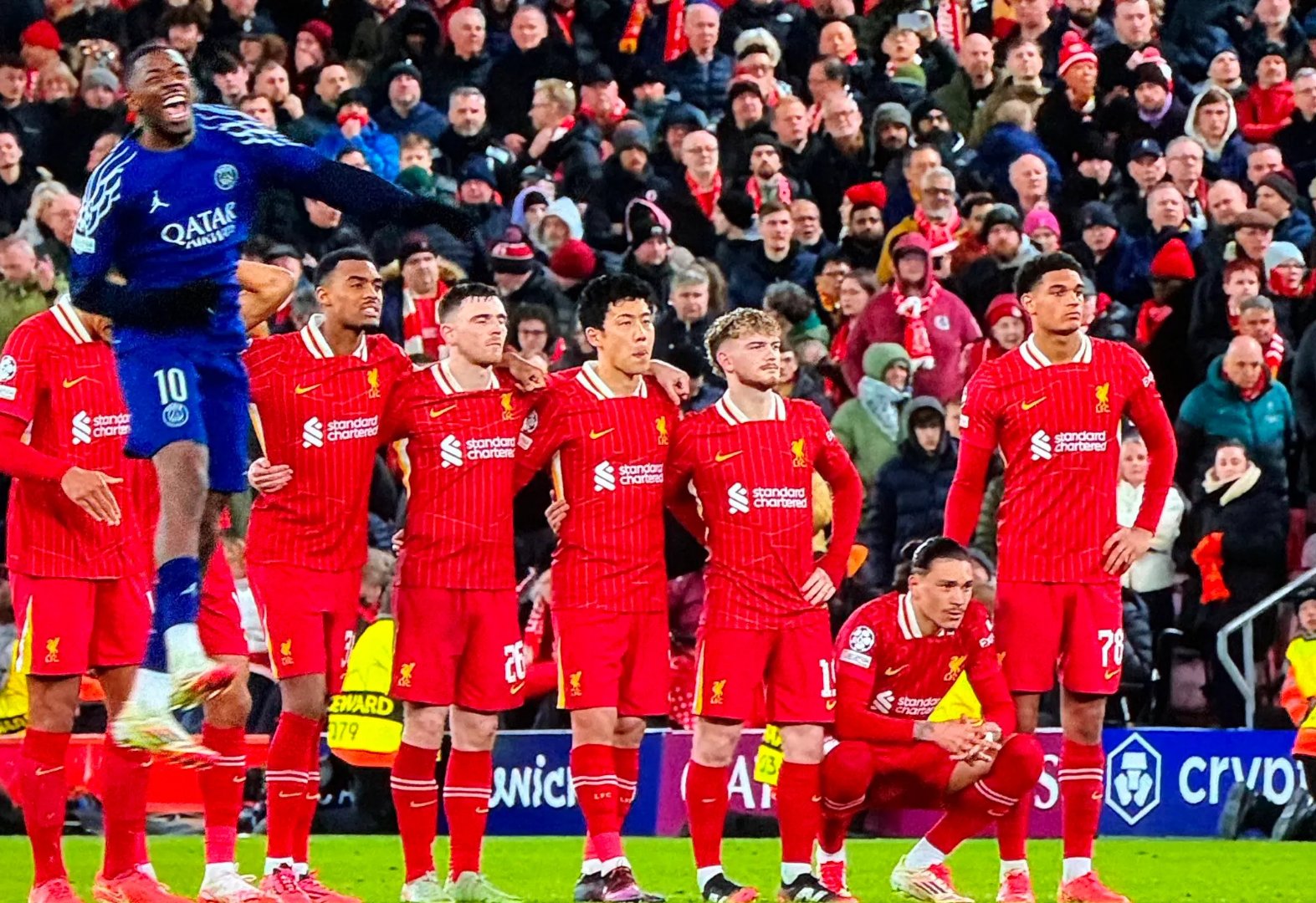 包含拜仁再现传奇,欧冠连胜惹争议,球队轻松进八强的词条 包含拜仁再现传奇,欧冠连胜惹争议,球队轻松进八强的词条