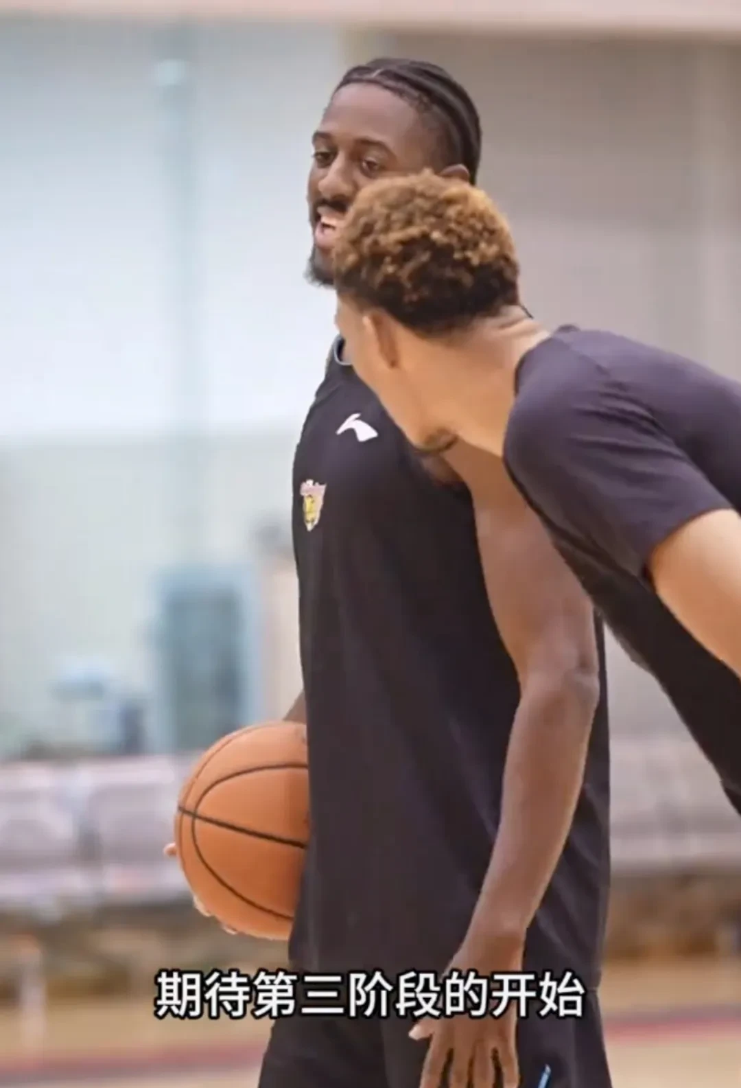 当场突破成为职业篮球赛场上的标志动作 当场突破成为职业篮球赛场上的标志动作