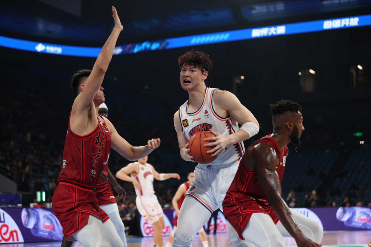 米兰体育直播-关于上海队员迎来突破,团队合作默契的信息