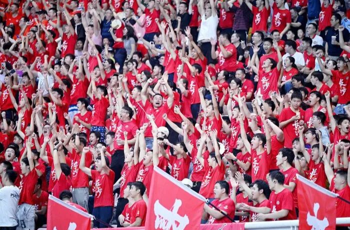 米兰体育网页版入口-前锋头槌破门,帮助球队夺冠