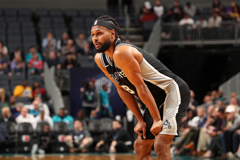 包含决胜时刻:比分胶着,比赛进入白热化阶段的词条