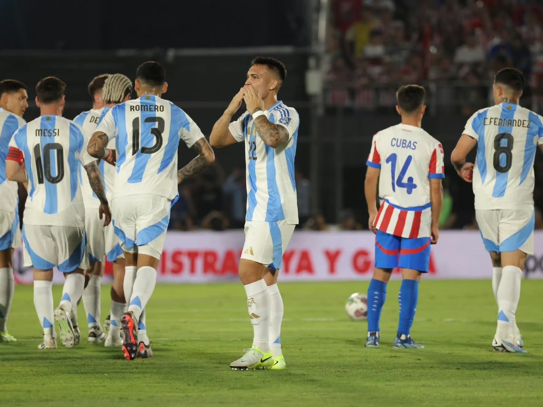 包含阿根廷选手激战力阻对手夺牌的词条