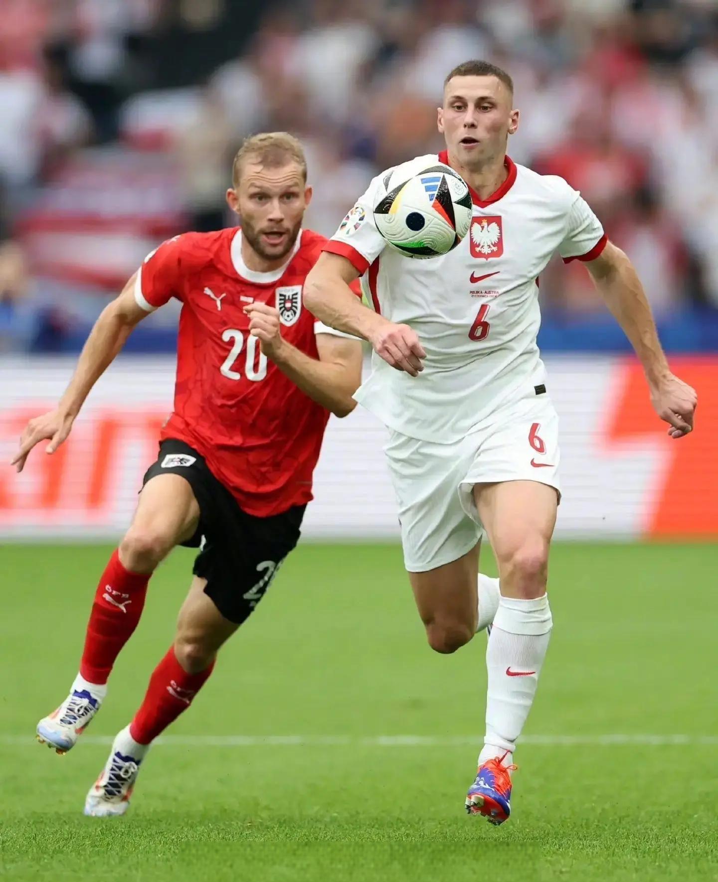 波兰队备战欧洲杯预选赛，斗志昂扬